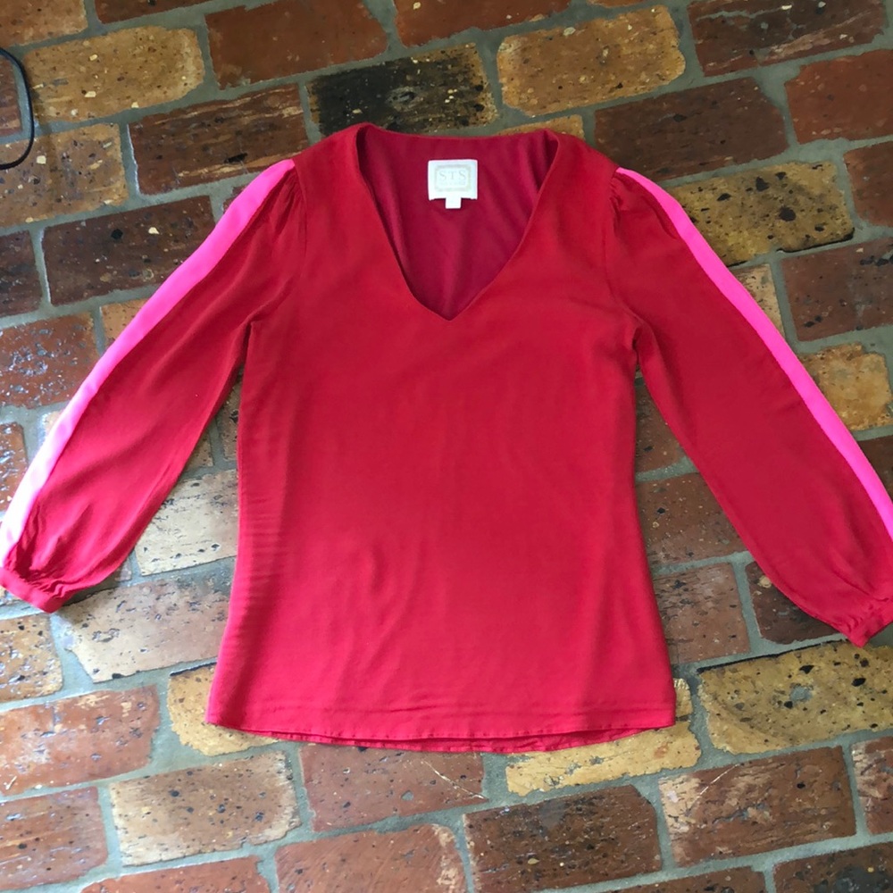Sail to Sable red v-neck long sleeve top with pink stripe down the sleeve szXS/S